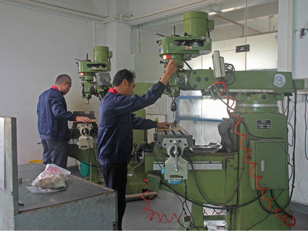Manual milling machine - MAYHO