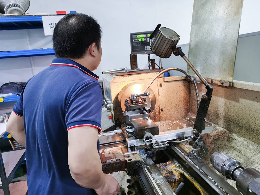 Manual lathe - MAYHO