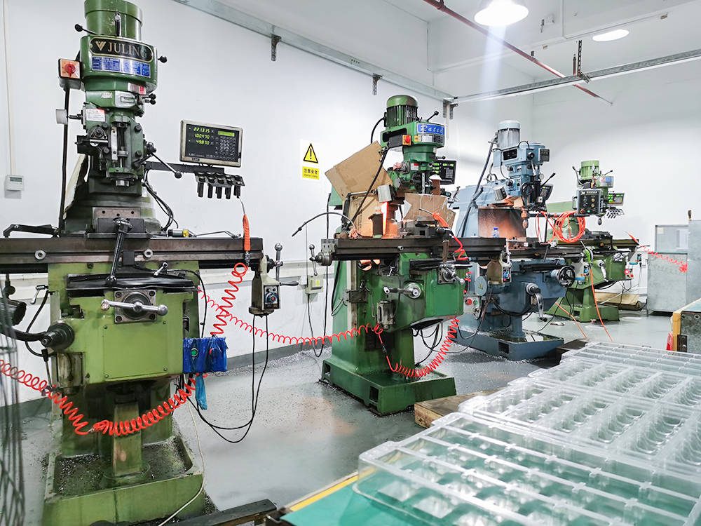 Manual milling machine - MAYHO